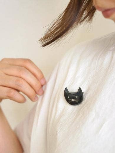 AXCIS BROOCH NEKO: White