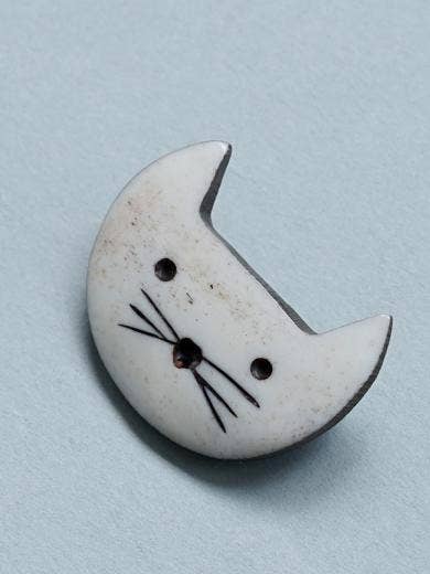 AXCIS BROOCH NEKO: White