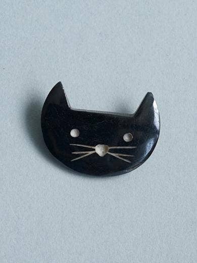 AXCIS BROOCH NEKO: White
