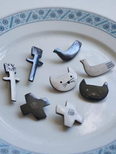 AXCIS BROOCH NEKO: White